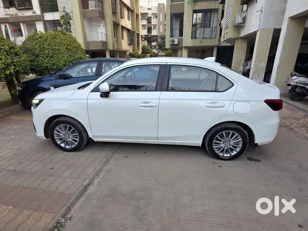 Honda Amaze 3rd Gen 2025 Vx Cvt (auto) Petrol + Company Cng, 32000 Kms