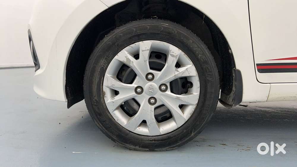 Hyundai Grand I10 Nios Sportz Diesel At, 2016, Petrol