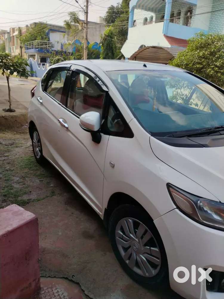 Honda Jazz 2015 30kmpl Milege