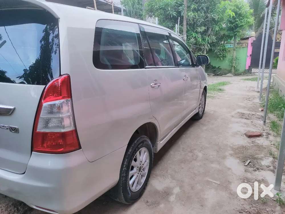 Toyota Innova 2.5 V 2013