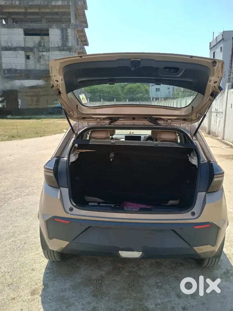 Tata Altroz Accomplished S Petrol Mt (top Model) 2025