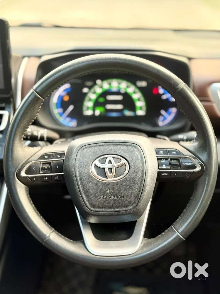 Toyota Innova Hycross 2.0 Zx (o) Hybrid 7 Str, 2025, Petrol