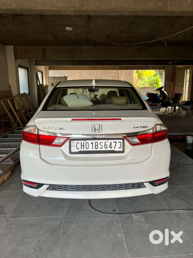 Scretch Less ,dent Less 1st Owner ,no Loan .demand 8,25,000