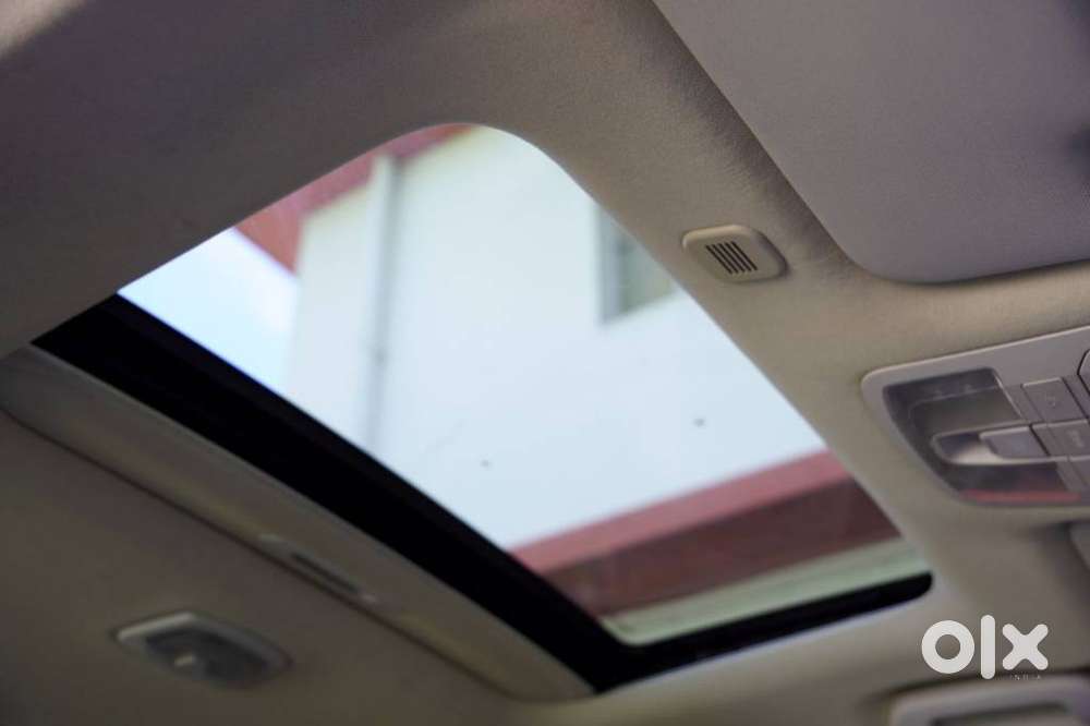 Mahindra Xuv300 W8 Option Dual Tone, 2021, Petrol