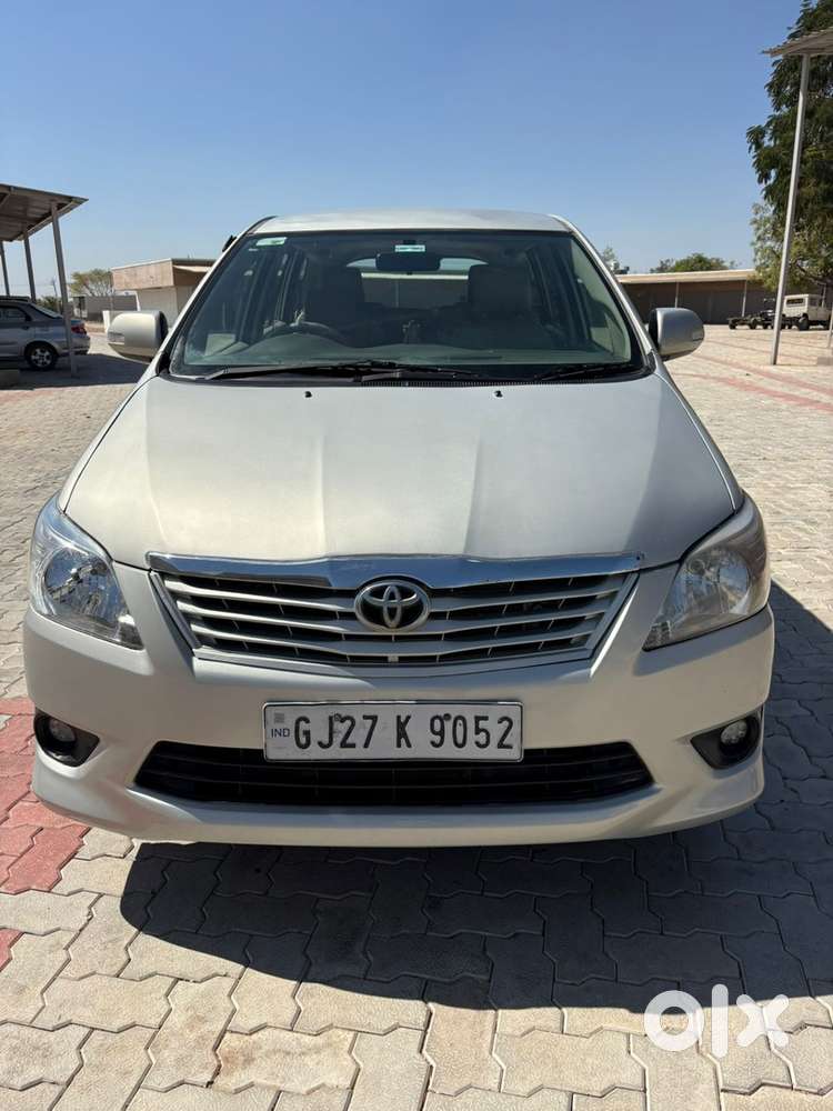 Toyota Innova 2012