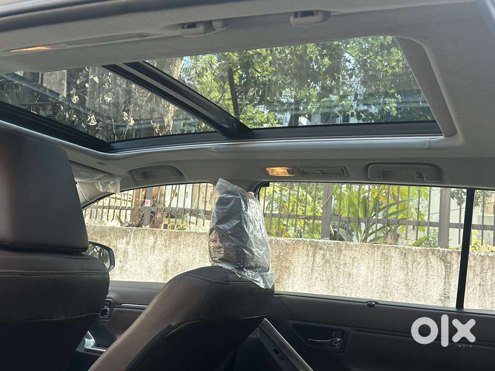 Toyota Innova Hycross