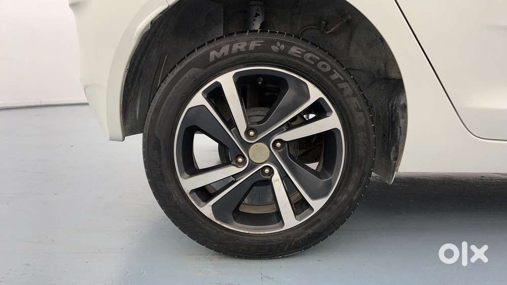 Tata Altroz 1.2 Xza Plus, 2023, Petrol