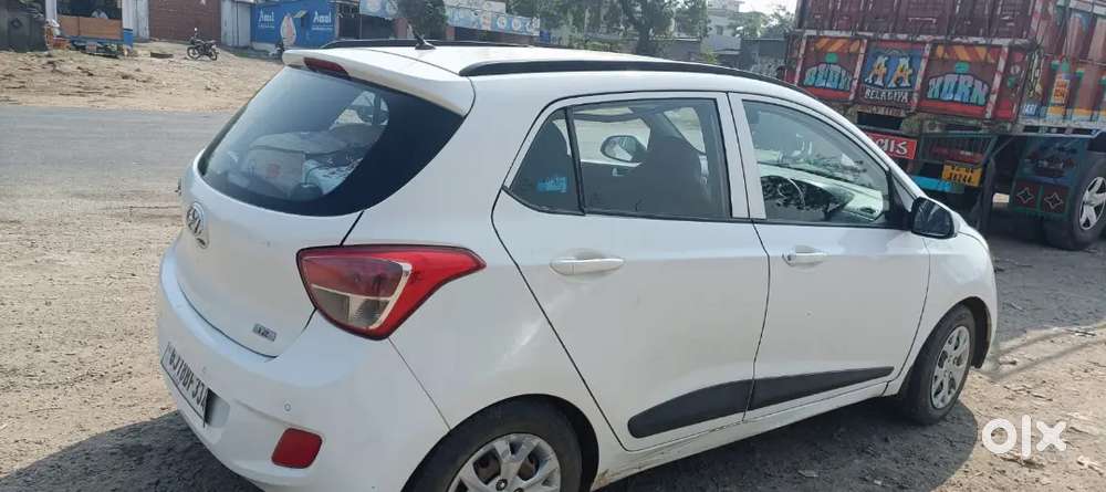 Hyundai Grand I10 2016 Cng & Hybrids First Owner Teacher Car Full Insu