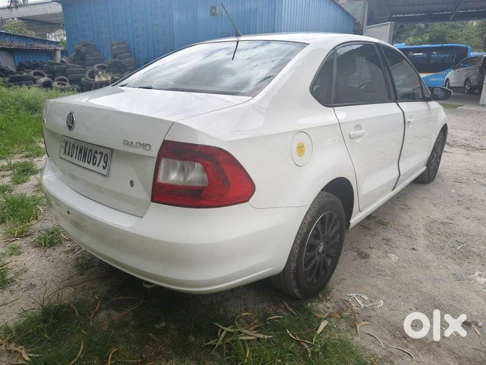 Skoda Rapid 1.6 Mpi At Style Plus, 2015, Petrol