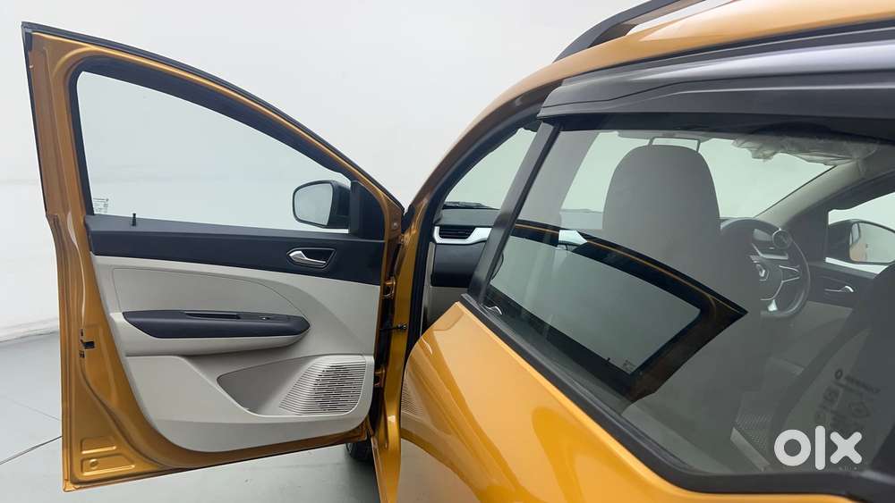 Renault Triber Rxz, 2022, Petrol