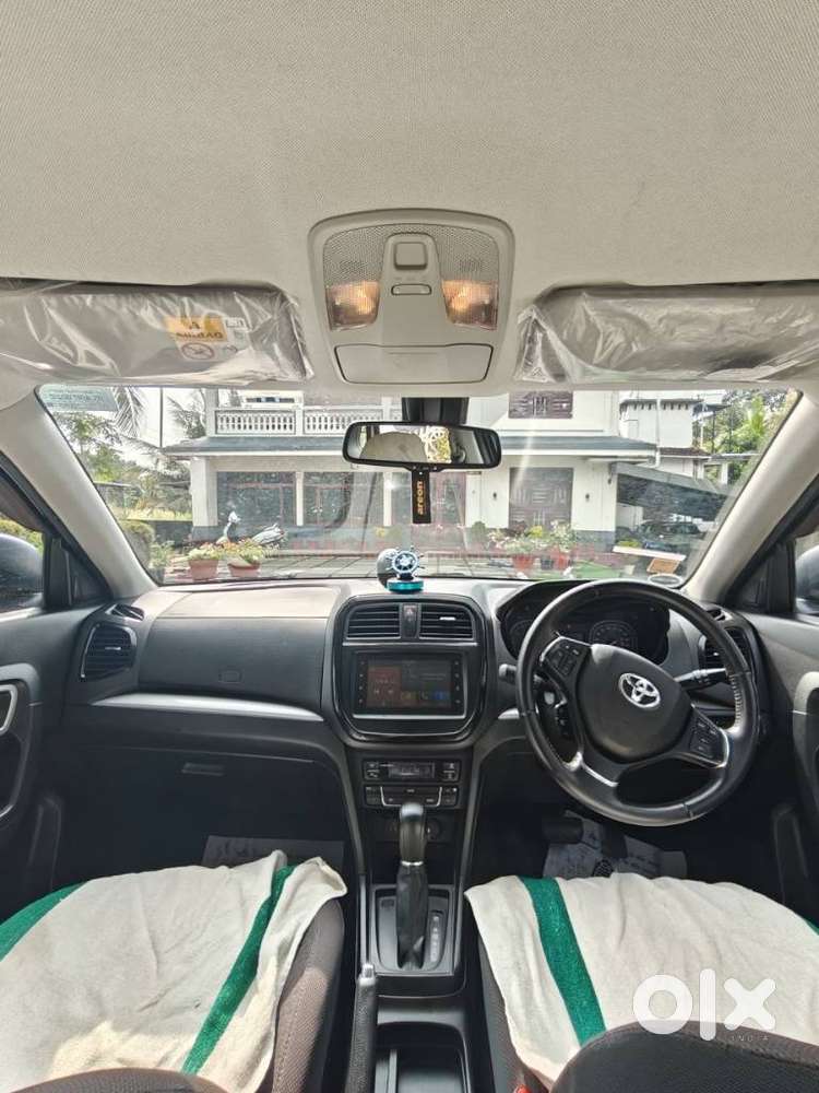 Toyota Urban Cruiser 1.5 Premium Grade Dual Tone At, 2022, Petrol