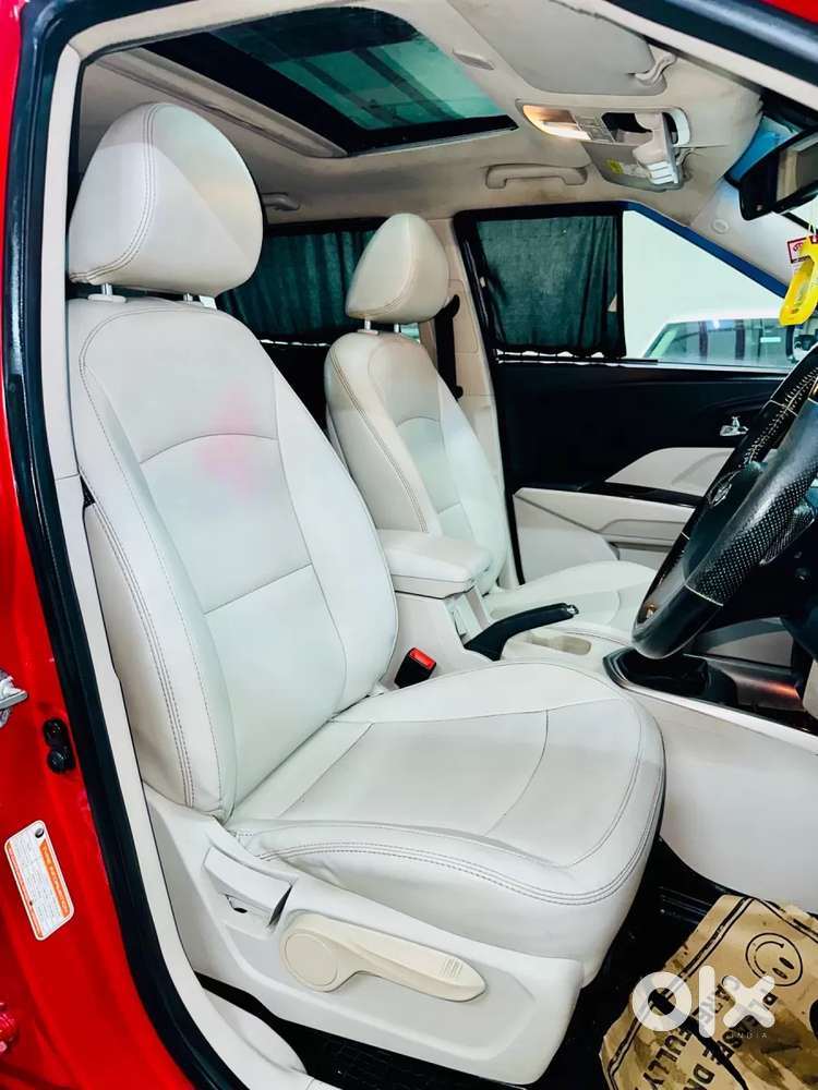 Mahindra Xuv300 W8 Option Dual Tone, 2021, Petrol