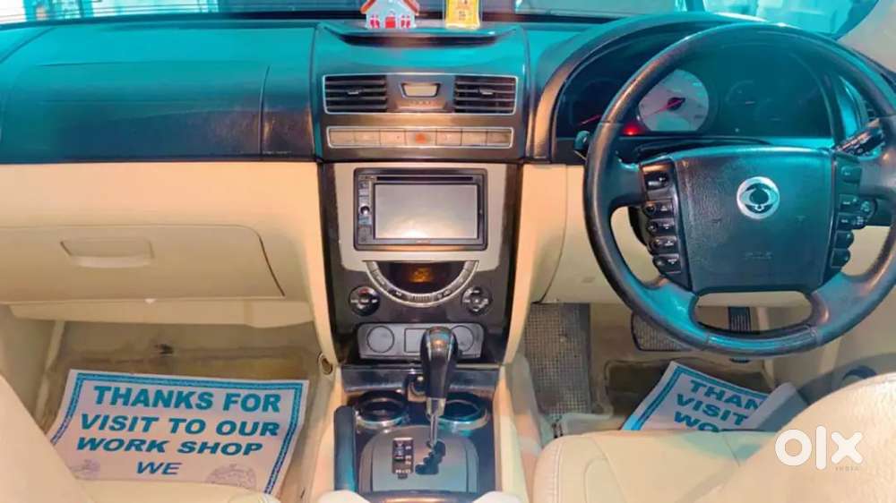 Rexton Mahindra Luxury Car 7 Seater Automatic