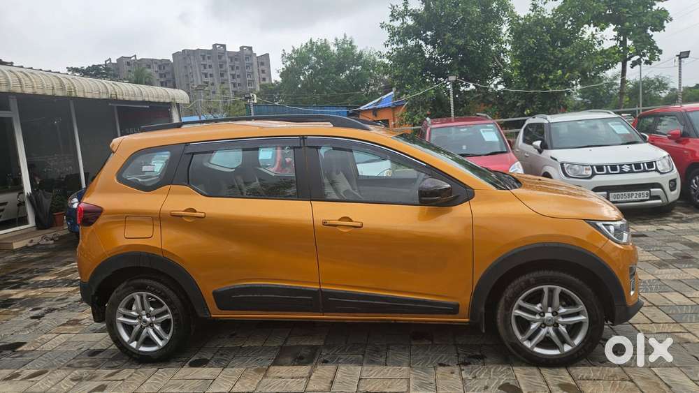 Renault Triber Rxz, 2022, Petrol