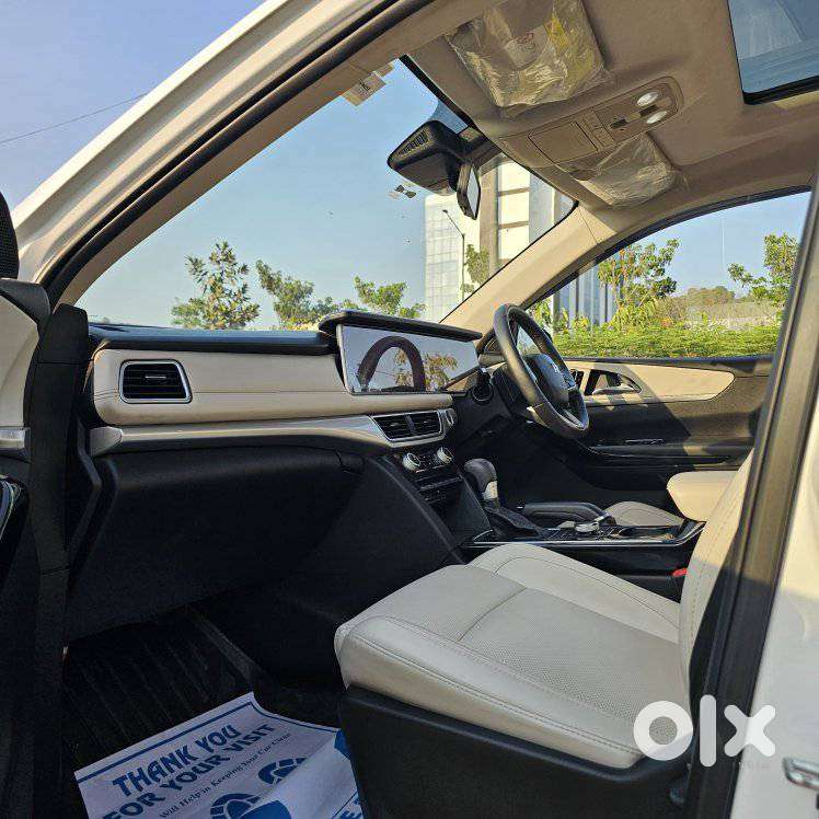 Mahindra Xuv700 2.2 Ax 7 Diesel At Str, 2023, Diesel