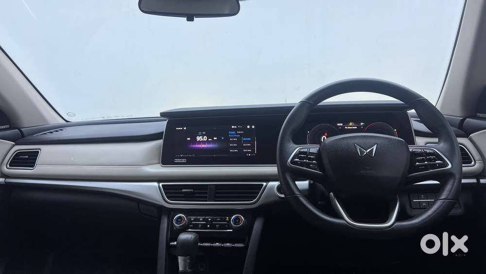 Mahindra Xuv700 2.0 Ax 7 Petrol At Luxury Pack Str, 2022, Petrol