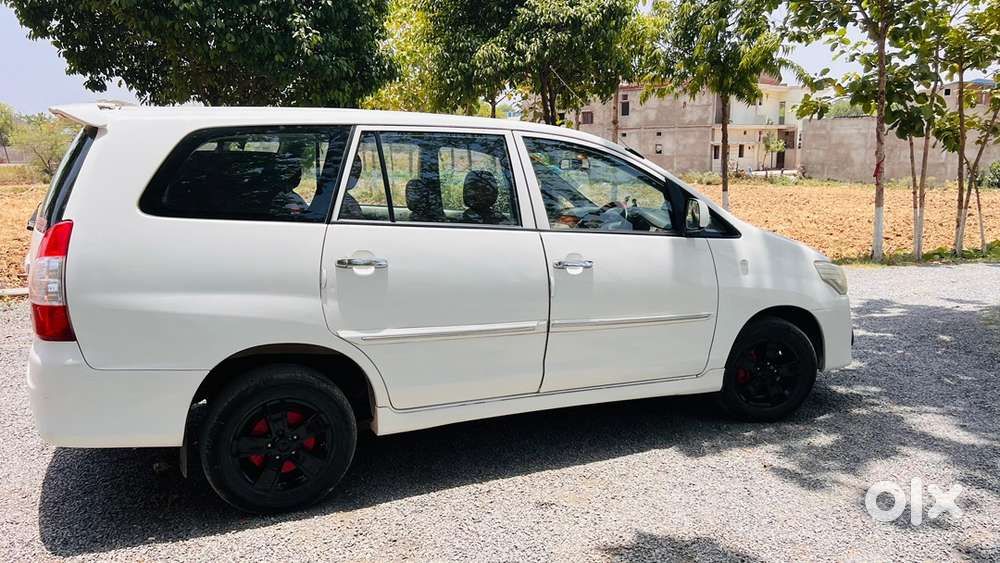 Toyota Innova 2013 Diesel Well Maintained