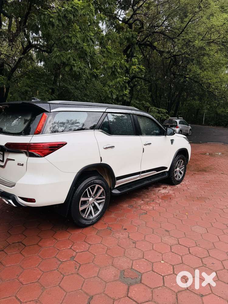 Toyota Fortuner 4x4 Manual Limited Edition, 2019, Diesel