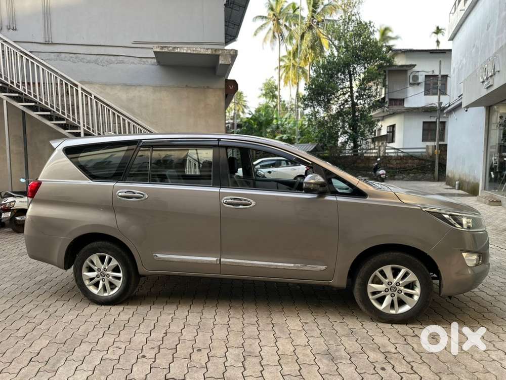 Innova Crysta 2.8 G Diesel Automatic