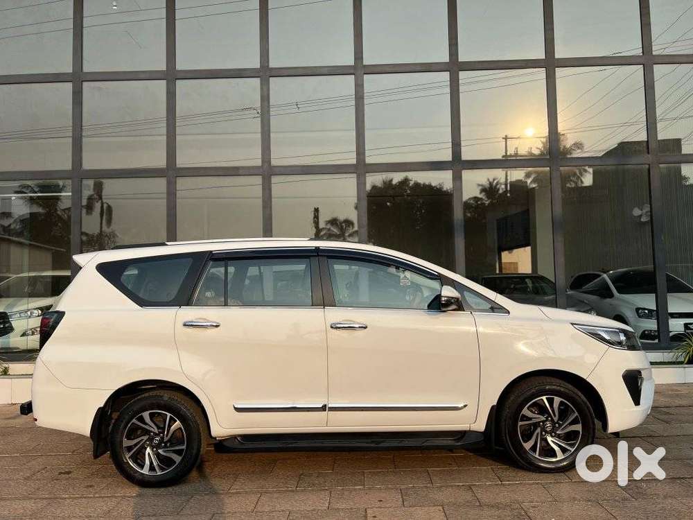 Toyota Innova Crysta 2.4 G Mt 8s, 2022, Diesel