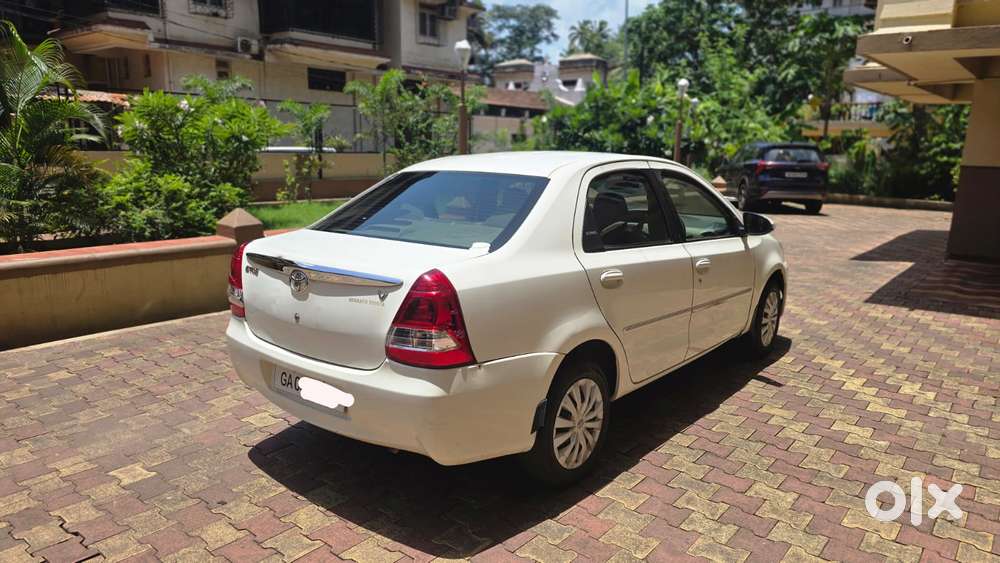 Toyota Etios V, 2015, Petrol