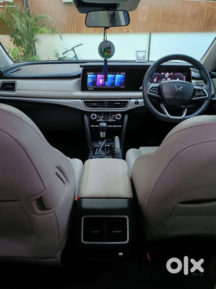 Mahindra Xuv700 2.0 Ax 7 Petrol At Str, 2021, Petrol