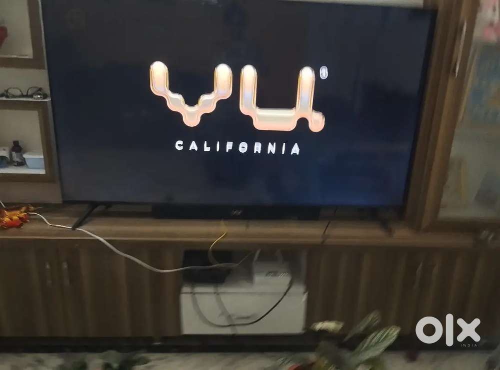 Vu 65 TV 2024 original box also available