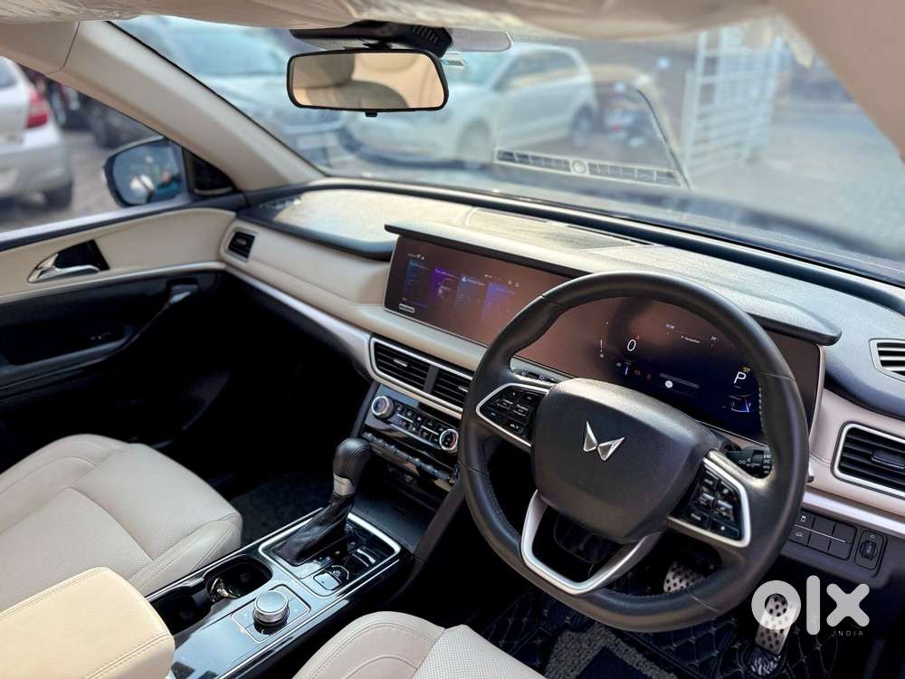 Mahindra Xuv700 Ax7l 6 Str At, 2024, Petrol