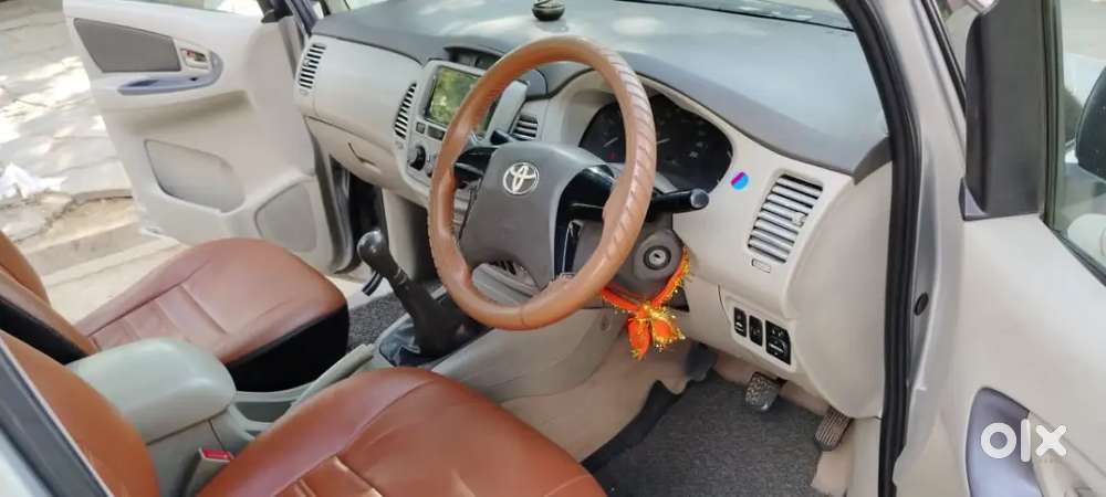 Toyota Innova 2012