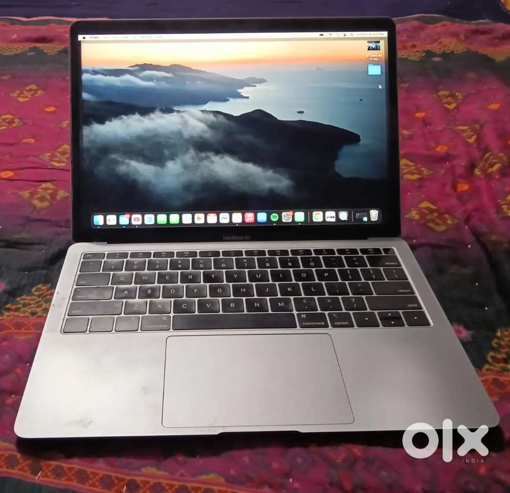 MacBook Air ratina 13 inch -Core i5, memory 8 gn