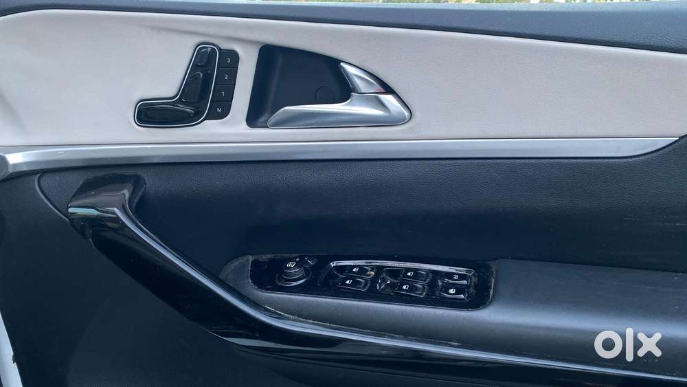 Mahindra Xuv700 2.2 Ax 7 Diesel At Luxury Pack Str, 2021, Diesel