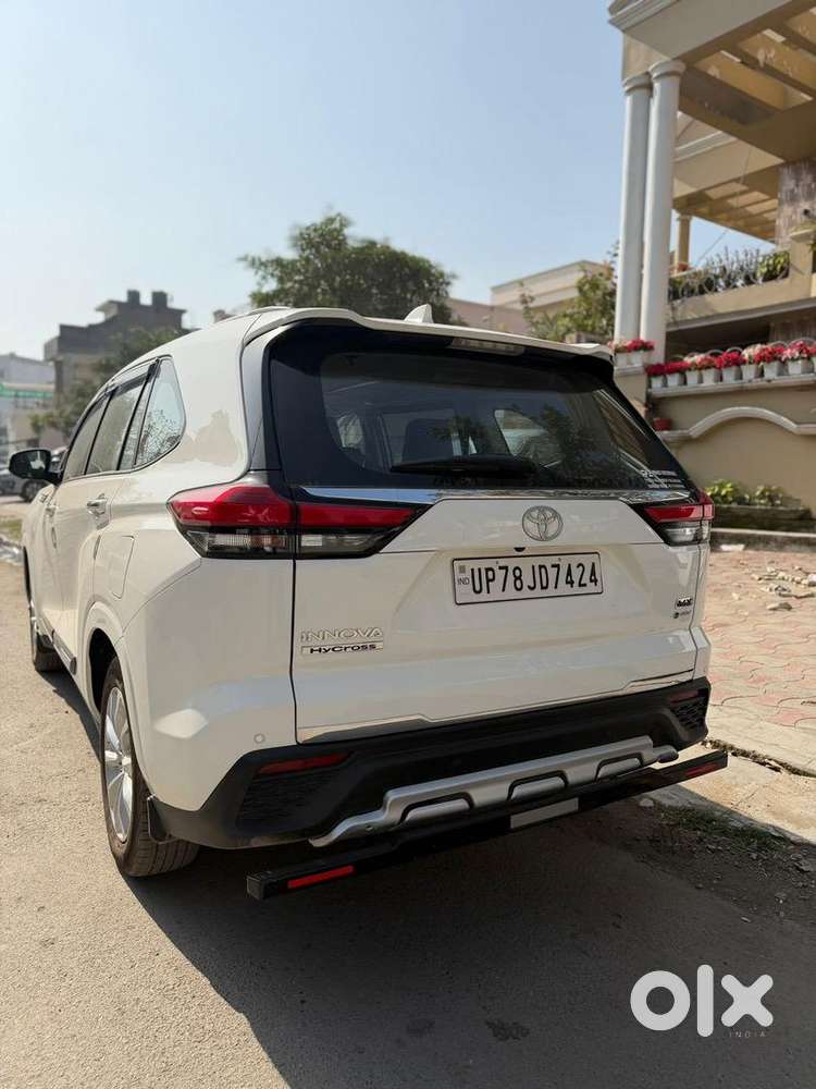 Toyota Innova Hycross 2025