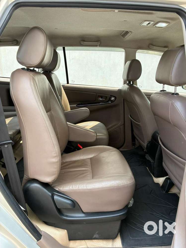 Toyota Innova 2.5 Z Diesel 7 Seater Bs Iv, 2015, Diesel
