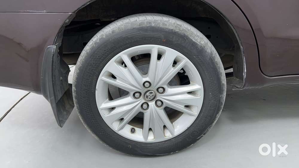 Toyota Innova Crysta 2.8 Zx At 7 Seater, 2016, Diesel