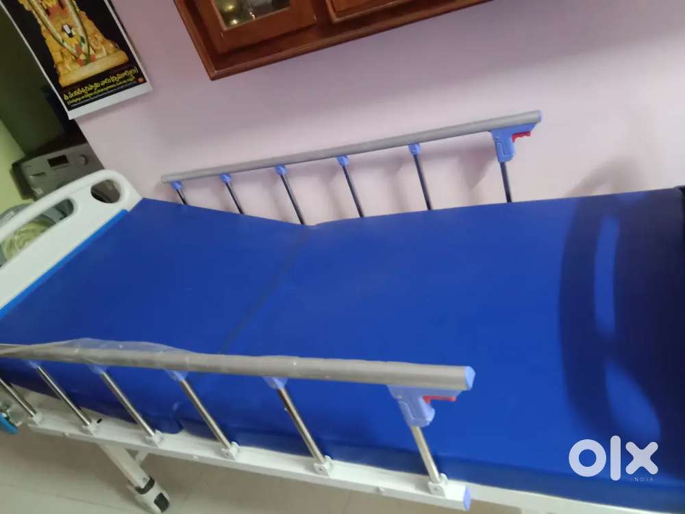 Lifting bed with wheels