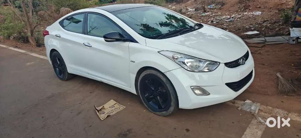 Hyundai New Elantra 2014 Diesel 110000 Km Driven