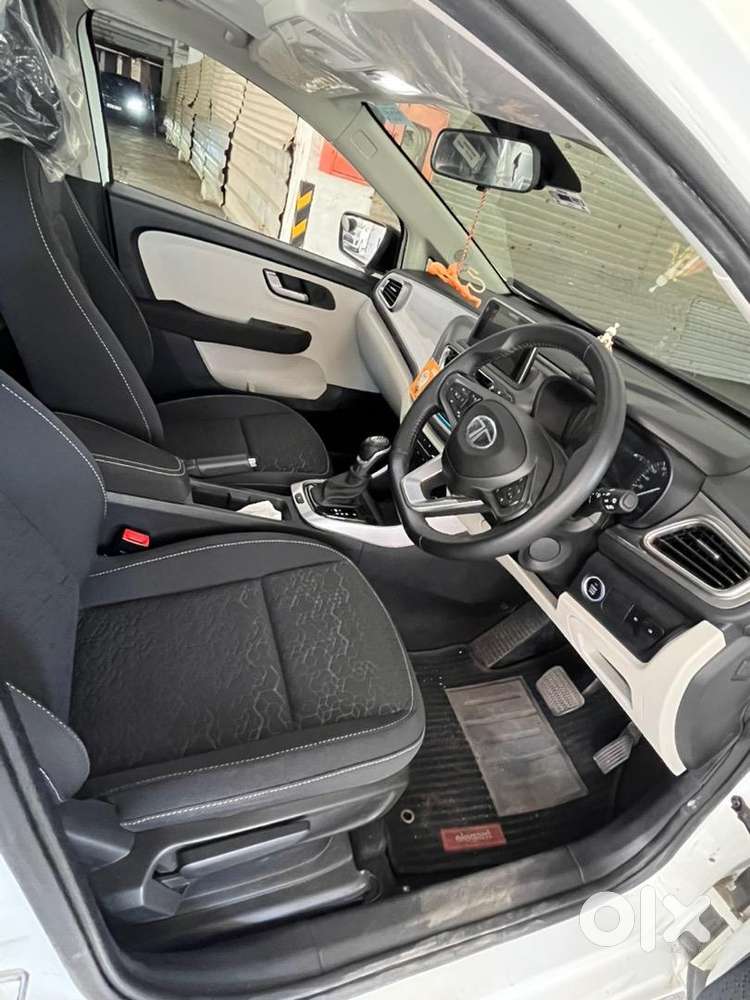 2024 Tata Altroz Dca(automatic) Top Model With Sunroof  5400 Km Only