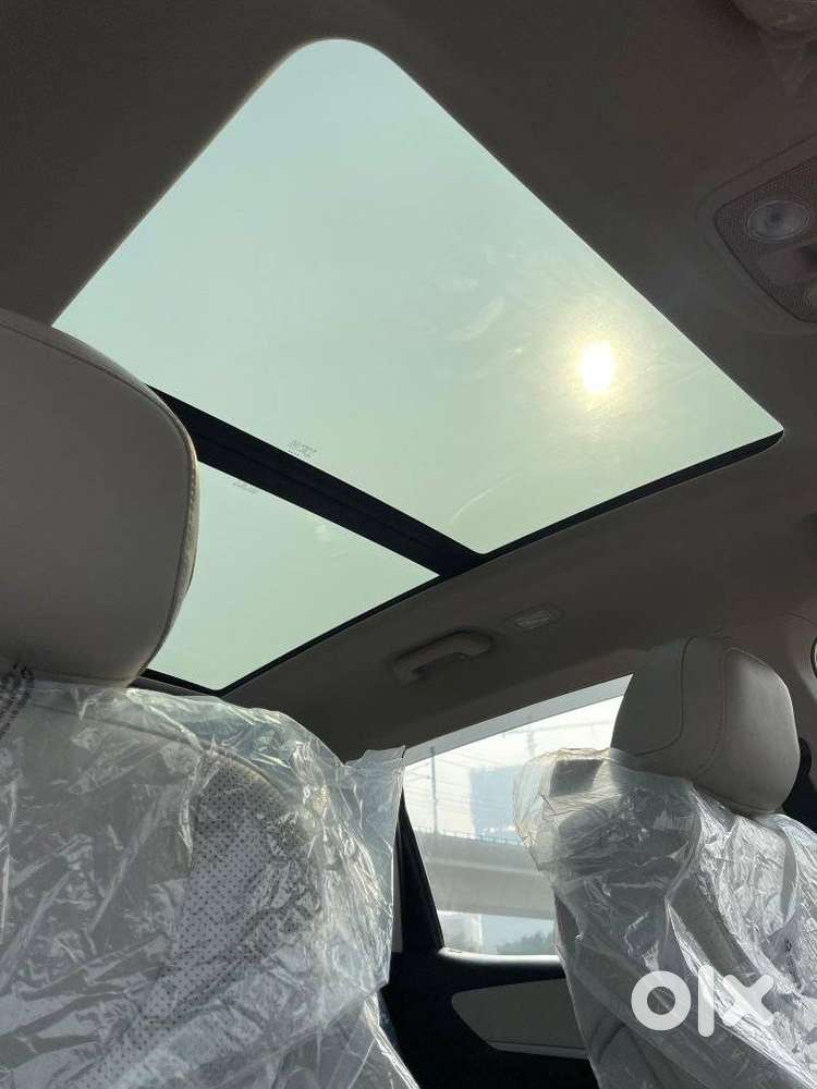 Mahindra Xuv700 Ax7l 6 Str At, 2024, Petrol