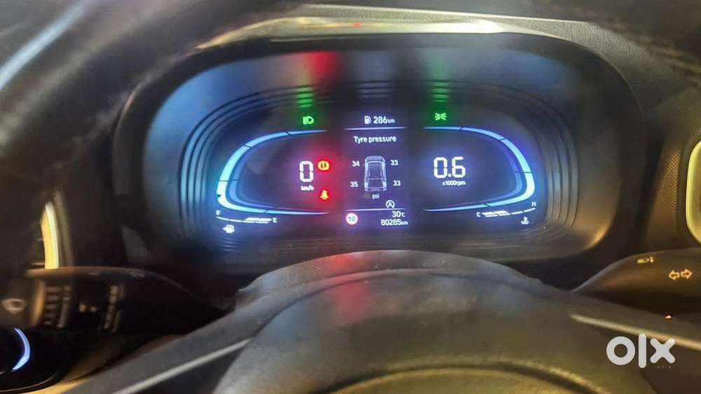 Hyundai Venue 2024 Petrol Well Maintained