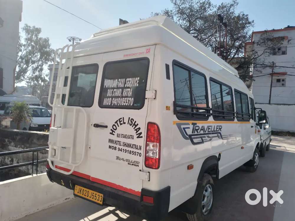 17 Seater Tempo Traveller