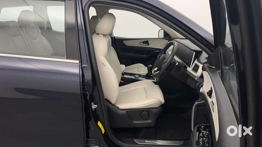 Mahindra Xuv700 2.2 Ax 7 Diesel Mt Luxury Pack Str, 2023, Diesel