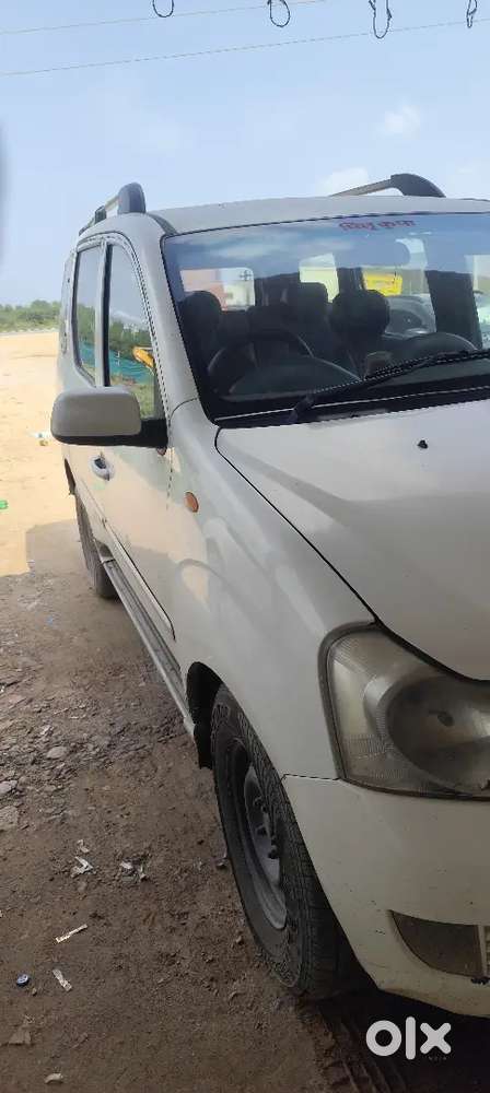 Mahindra Xylo Pearl White 1999
