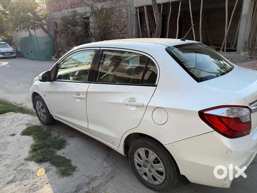 Honda Amaze 2017 Petrol 75000 Km Single Handed Bsf Person Driven