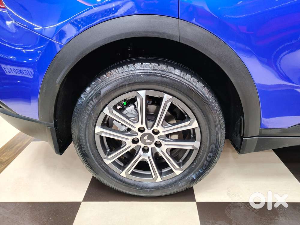 Mahindra Xuv700 2.2 Ax 7 Diesel At Luxury Pack Str Awd, 2023, Diesel