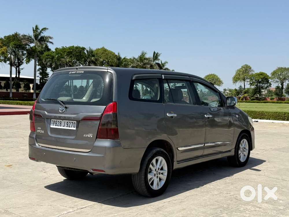 Toyota Innova 2014