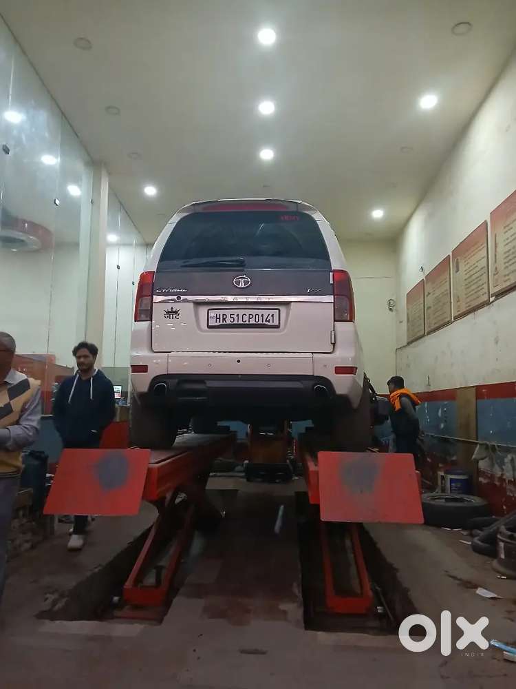 Tata Safari Storme 2015