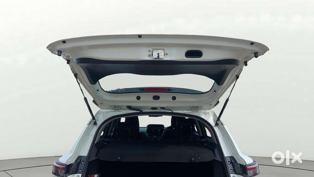 Maruti Suzuki Grand Vitara 1.5 Alpha Plus Intelligent Hybrid Ecvt, 2..