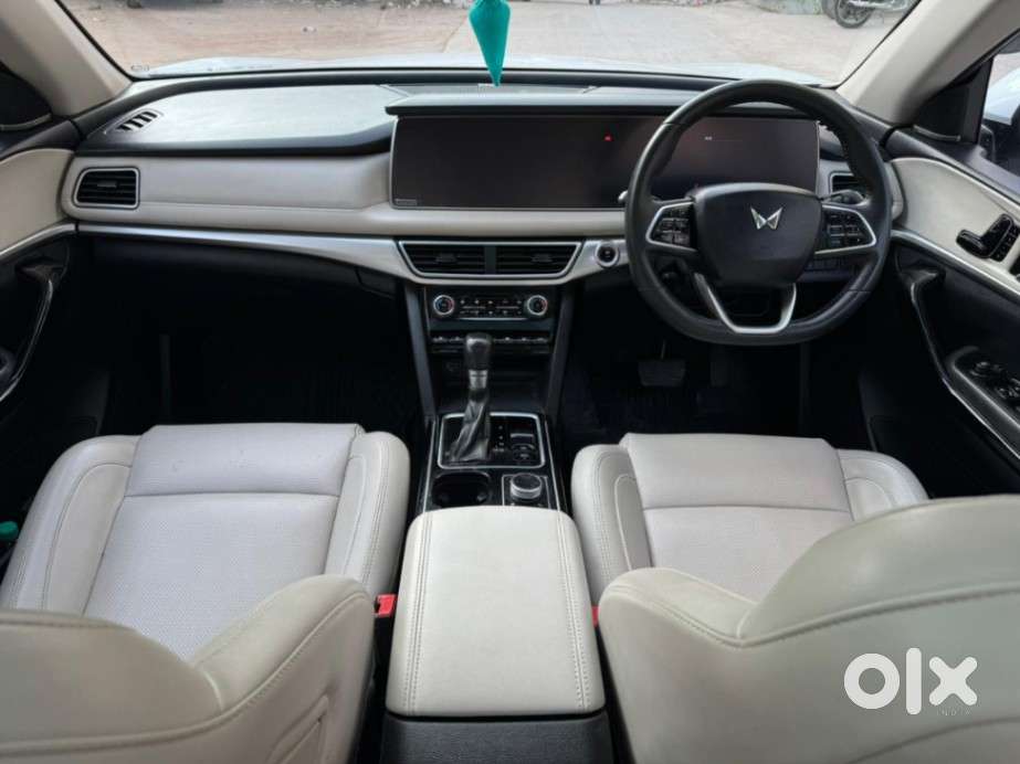 Mahindra Xuv700 2.2 Ax 7 Diesel At Luxury Pack Str, 2022, Diesel