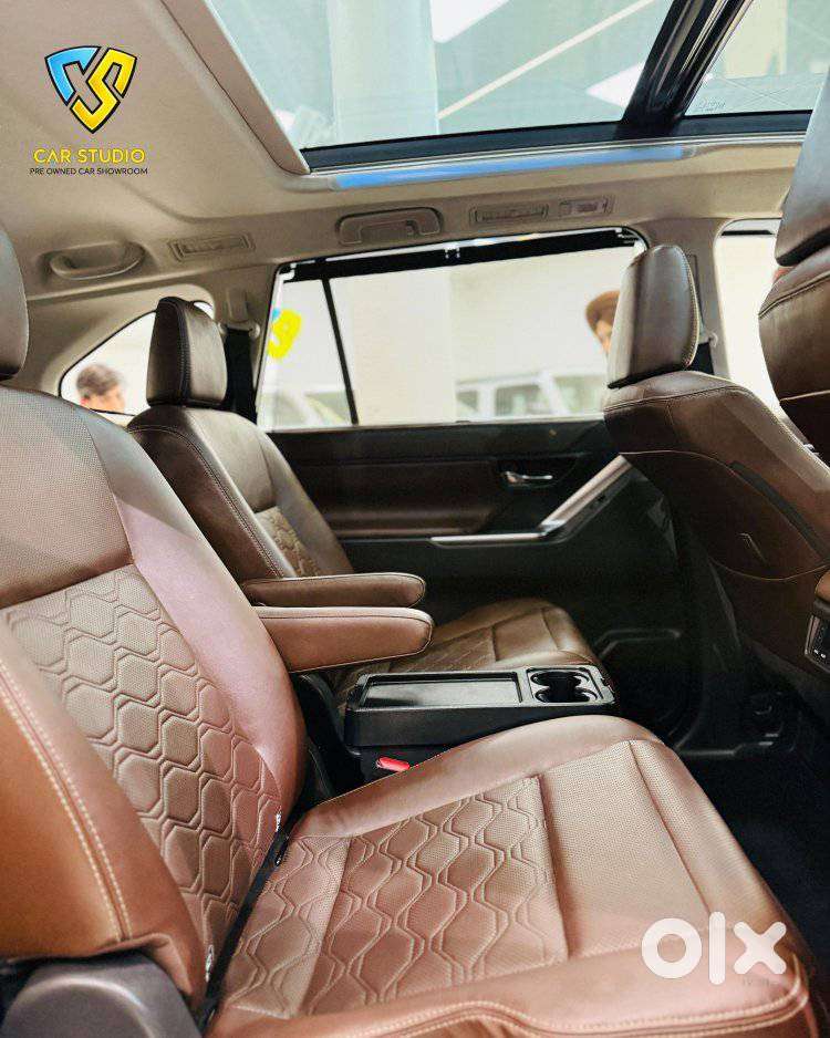 Toyota Innova Hycross 2.0 Zx Hybrid 7 Str, 2024