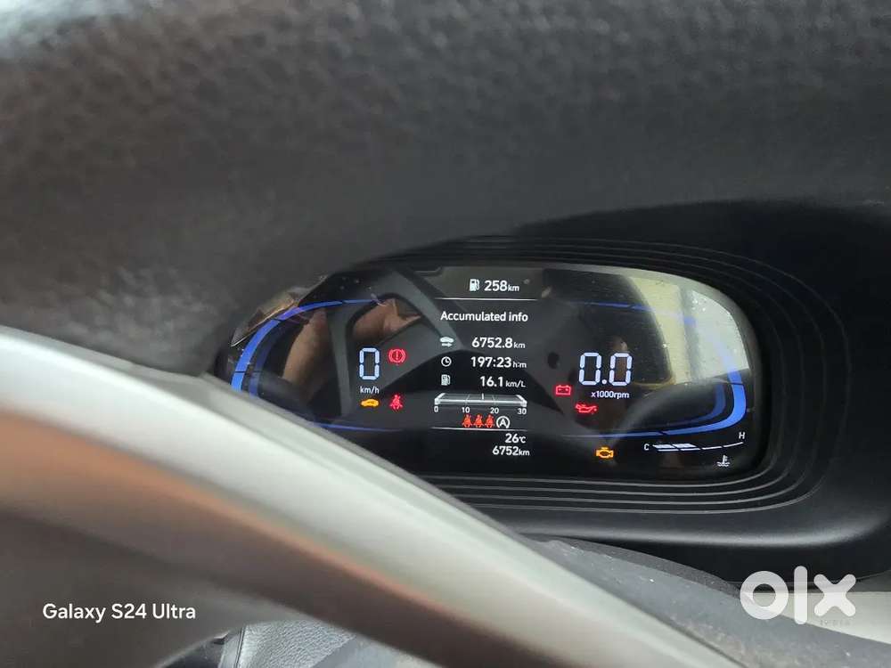 Hyundai Venue 2024 Petrol 6500 Km Driven